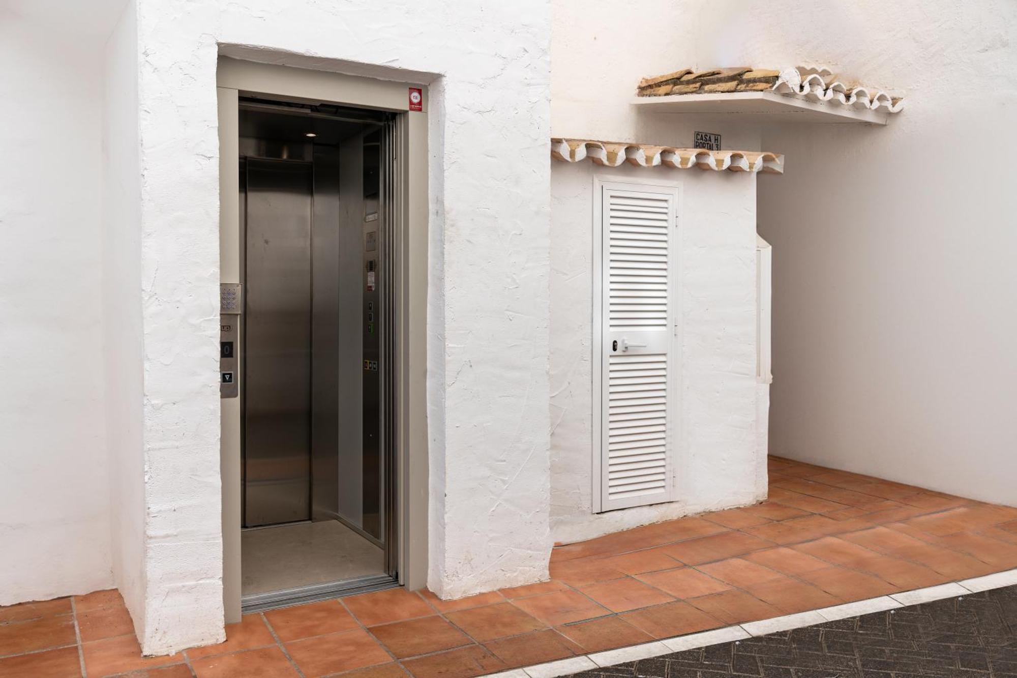 شقة 243-Fully Renovated-Puerto Banus Marbella Front Line Penthouse المظهر الخارجي الصورة