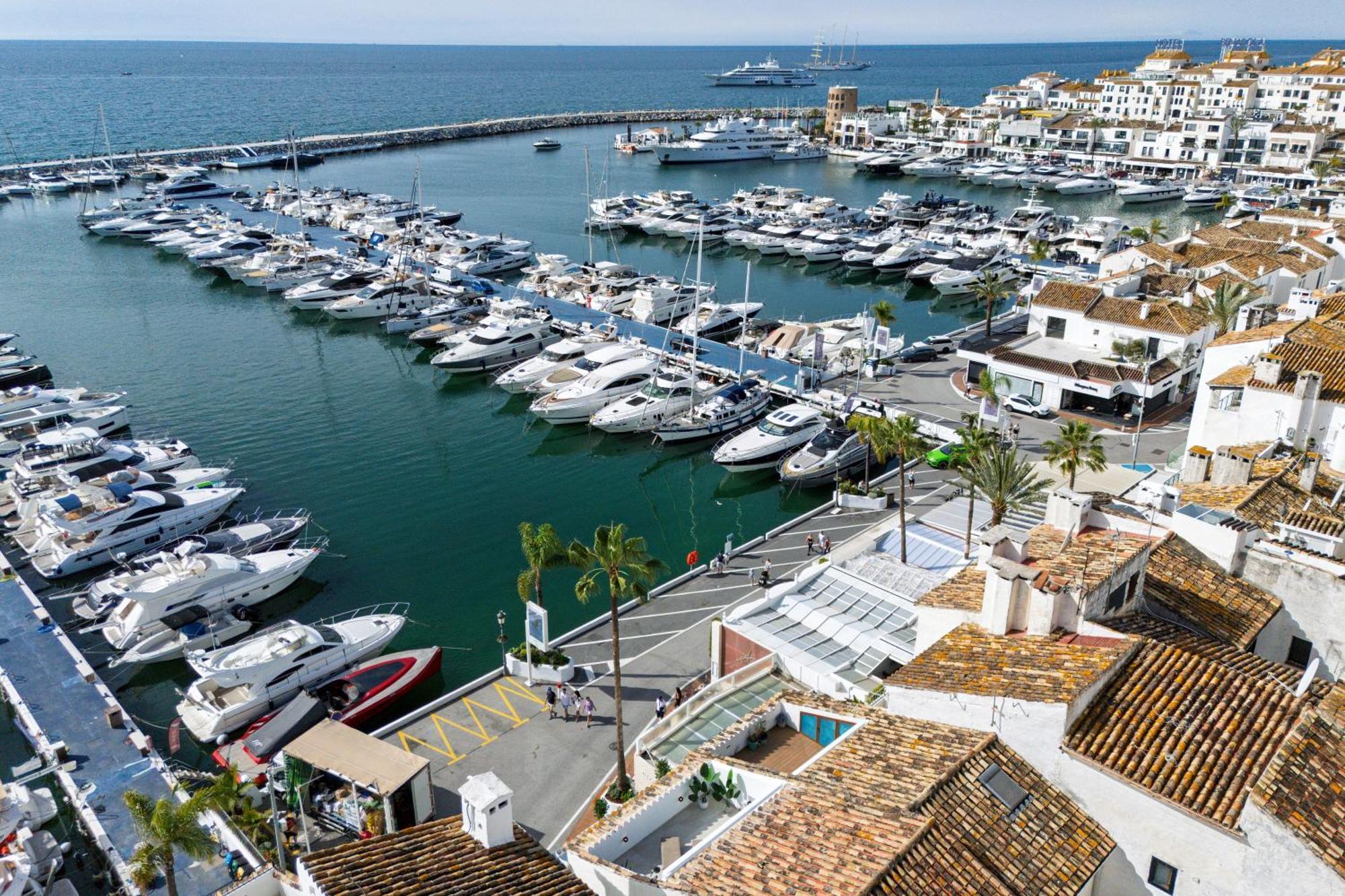 شقة 243-Fully Renovated-Puerto Banus Marbella Front Line Penthouse المظهر الخارجي الصورة