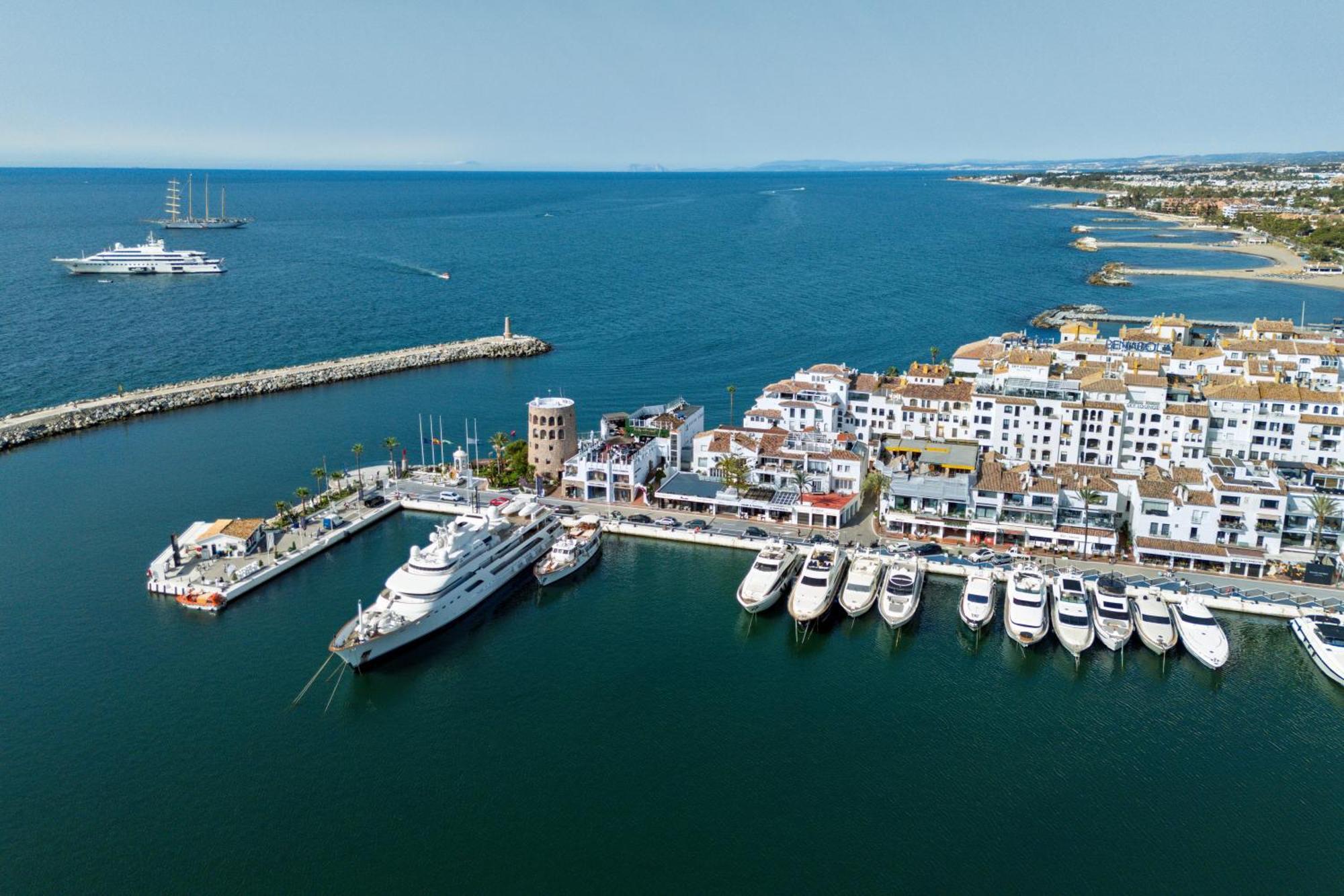 شقة 243-Fully Renovated-Puerto Banus Marbella Front Line Penthouse المظهر الخارجي الصورة