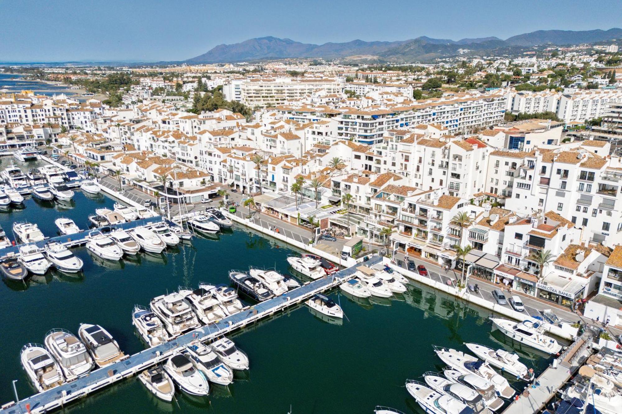 شقة 243-Fully Renovated-Puerto Banus Marbella Front Line Penthouse المظهر الخارجي الصورة