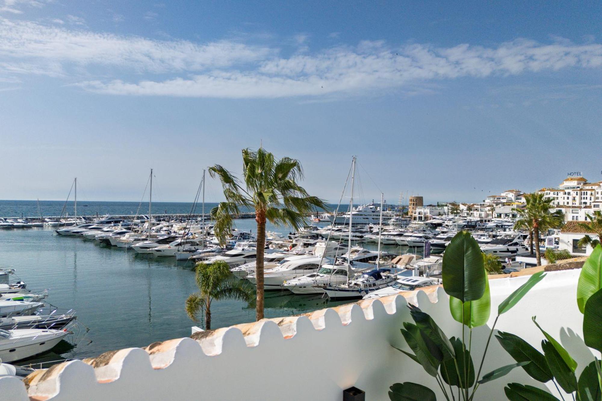 شقة 243-Fully Renovated-Puerto Banus Marbella Front Line Penthouse المظهر الخارجي الصورة