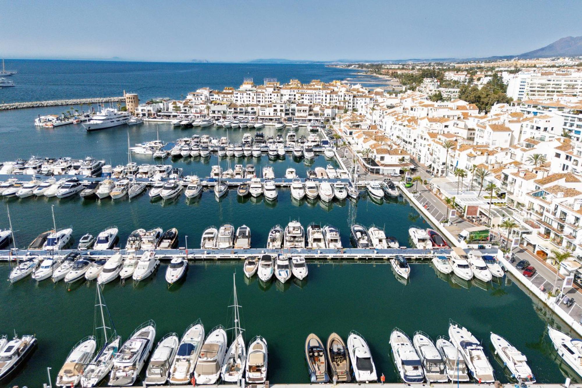 شقة 243-Fully Renovated-Puerto Banus Marbella Front Line Penthouse المظهر الخارجي الصورة