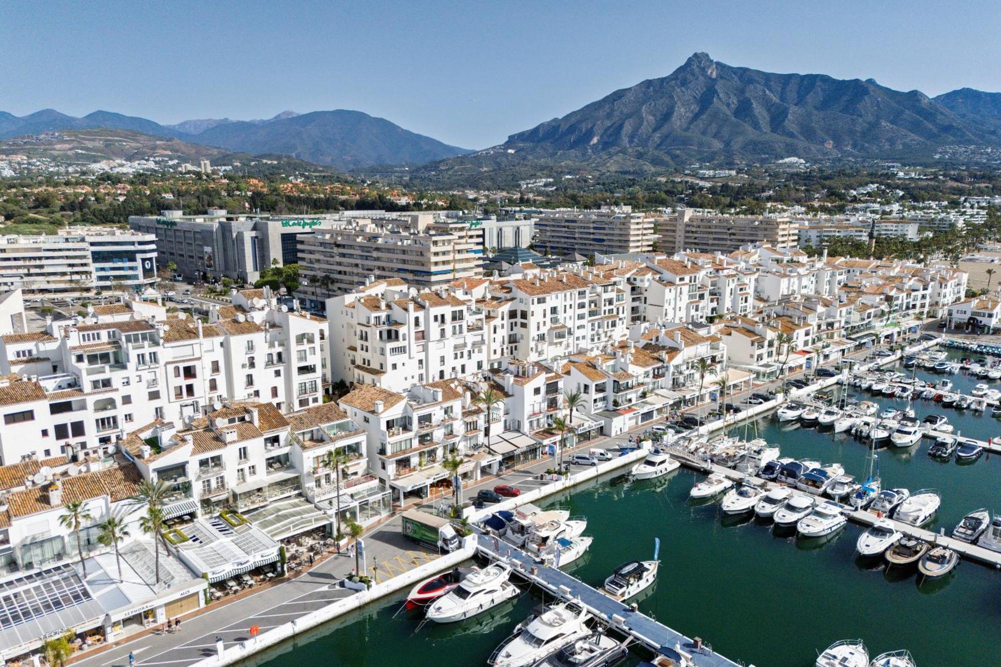 شقة 243-Fully Renovated-Puerto Banus Marbella Front Line Penthouse المظهر الخارجي الصورة