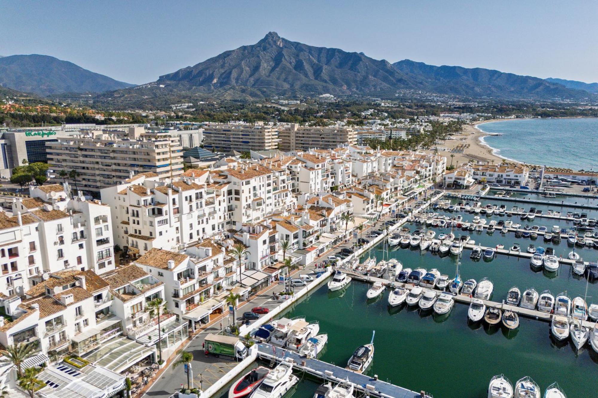 شقة 243-Fully Renovated-Puerto Banus Marbella Front Line Penthouse المظهر الخارجي الصورة